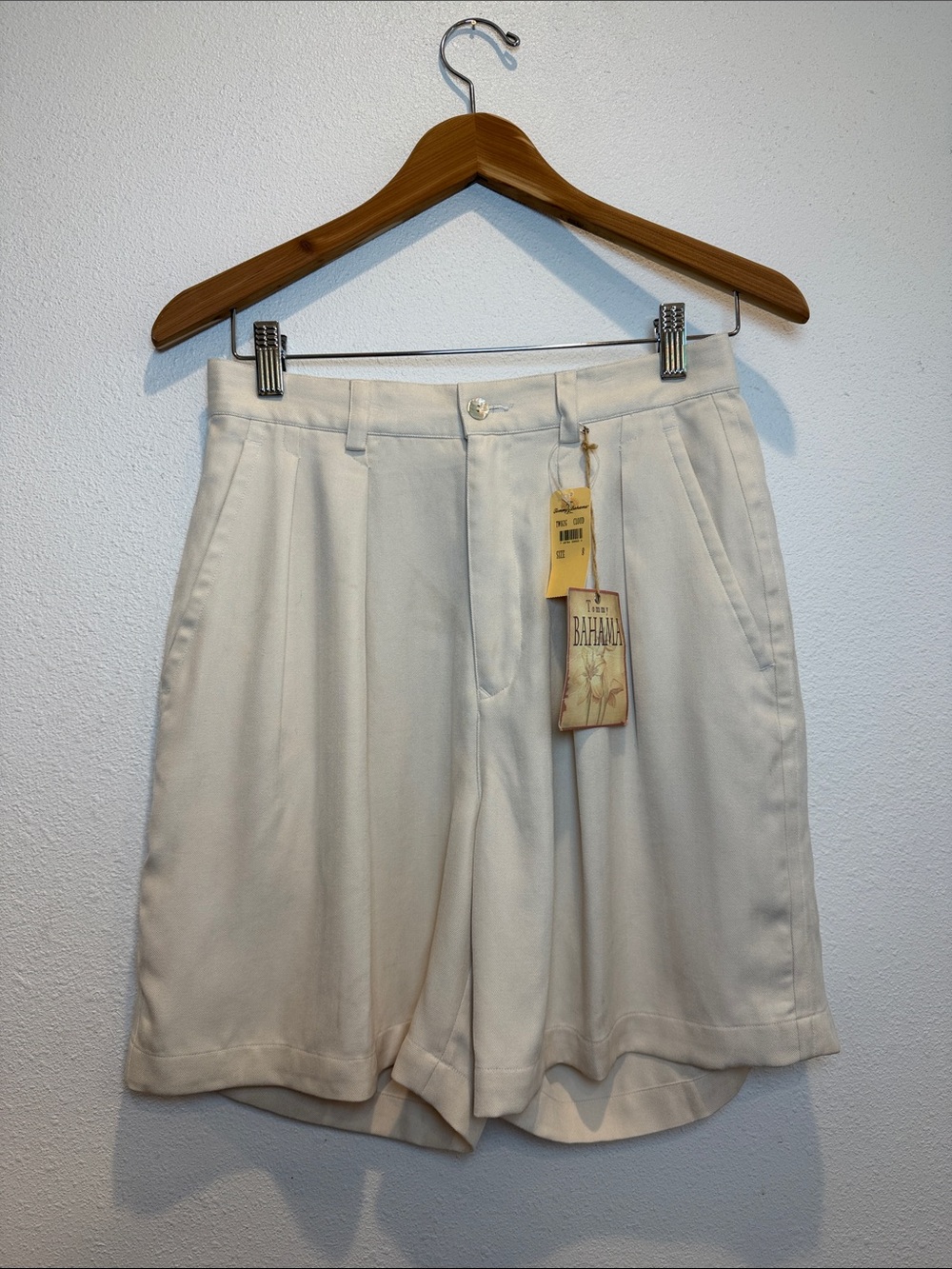 Tommy Bahama Cream High-Waist Pleated Women's Shorts New With Tags Size 8 Silk